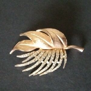 Vintage 2.5" Leaf Gold W/ Diamond Accents Brooch